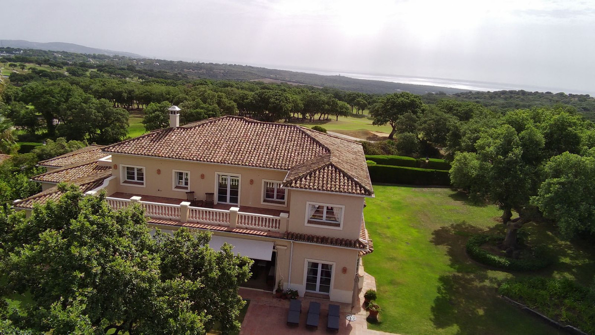 Se vende Villa - Chalet de 7 dormitorios en Costa Del Sol, Cadiz, España