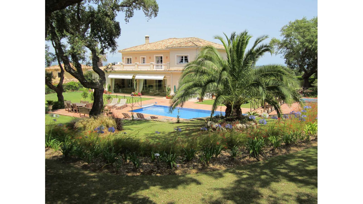 Se vende Villa - Chalet de 7 dormitorios en Costa Del Sol, Cadiz, España