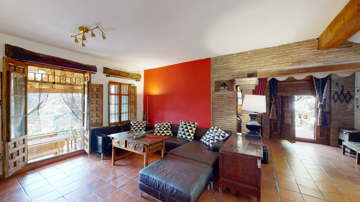6 Bed Townhouse for sale in Sayalonga Costa Del Sol East, Málaga, Spain