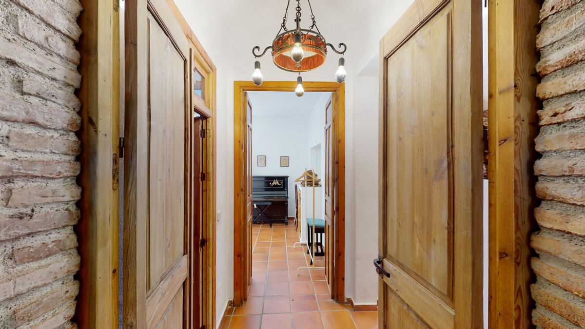 6 Bed Townhouse for sale in Sayalonga Costa Del Sol East, Málaga, Spain