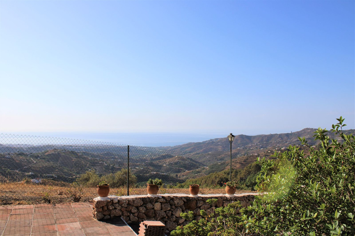 3 Bed Townhouse for sale in Frigiliana Costa Del Sol East, Málaga, Spain