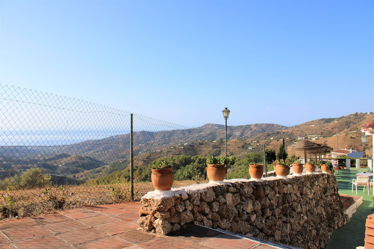 3 Bed Townhouse for sale in Frigiliana Costa Del Sol East, Málaga, Spain