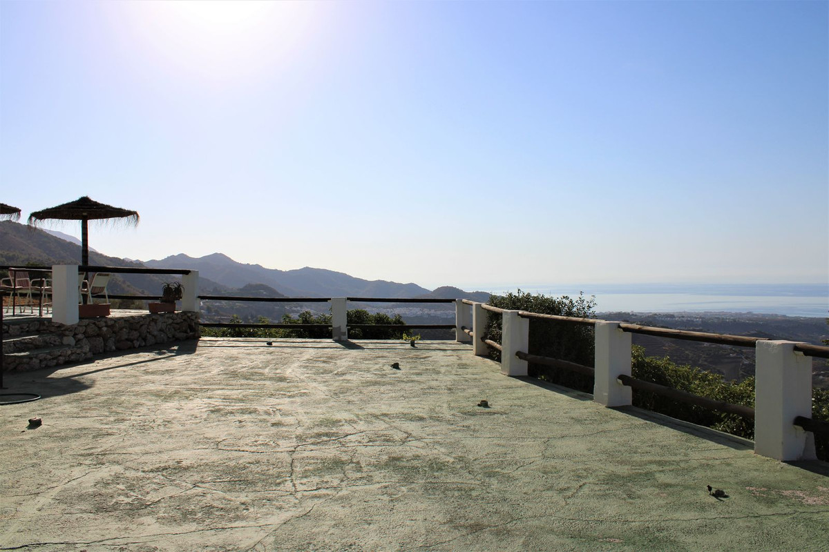 3 Bed Townhouse for sale in Frigiliana Costa Del Sol East, Málaga, Spain