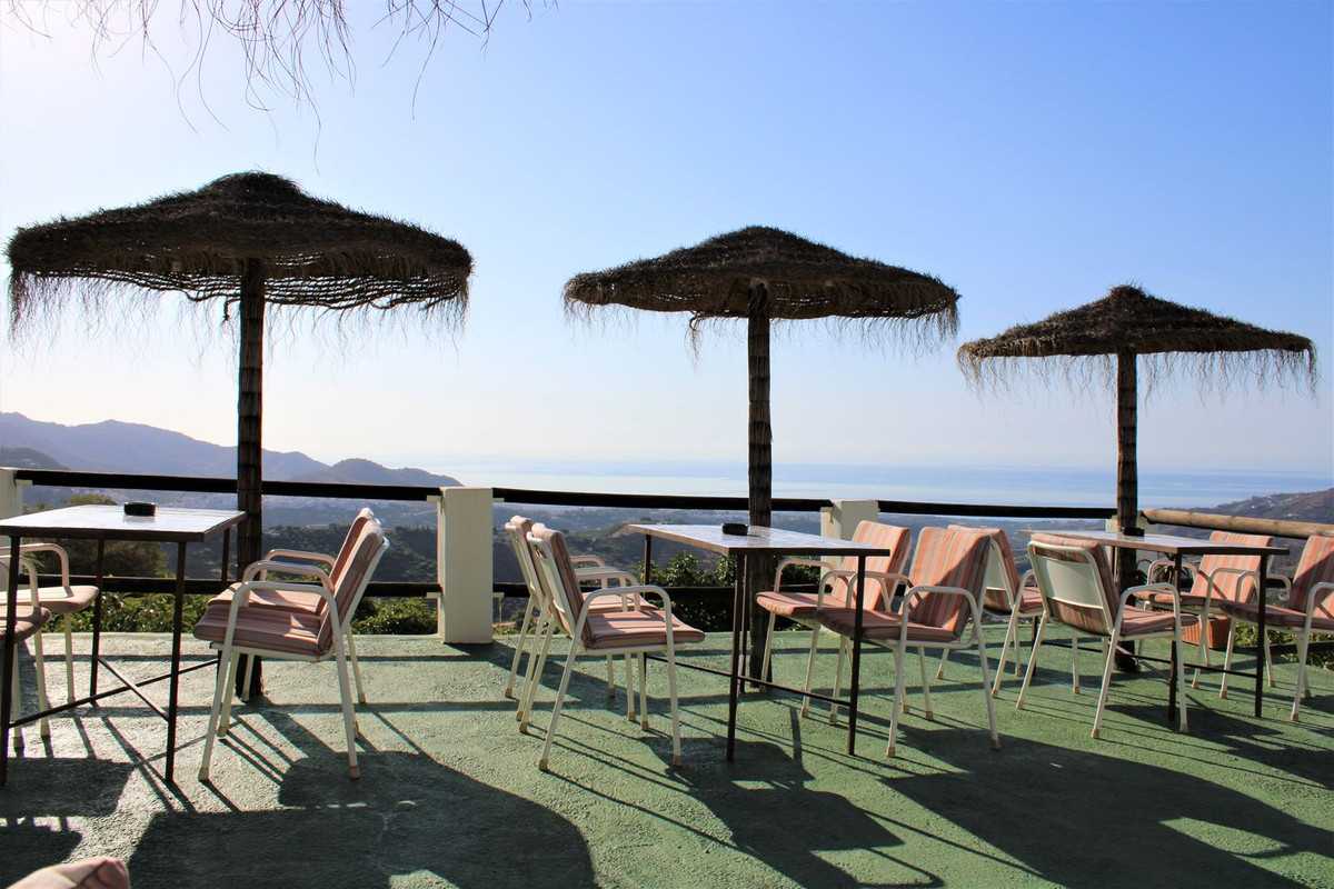 3 Bed Townhouse for sale in Frigiliana Costa Del Sol East, Málaga, Spain