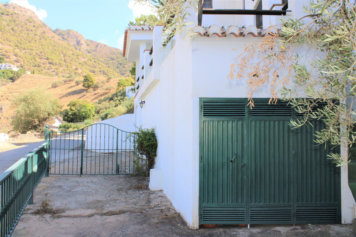 3 Bed Townhouse for sale in Frigiliana Costa Del Sol East, Málaga, Spain