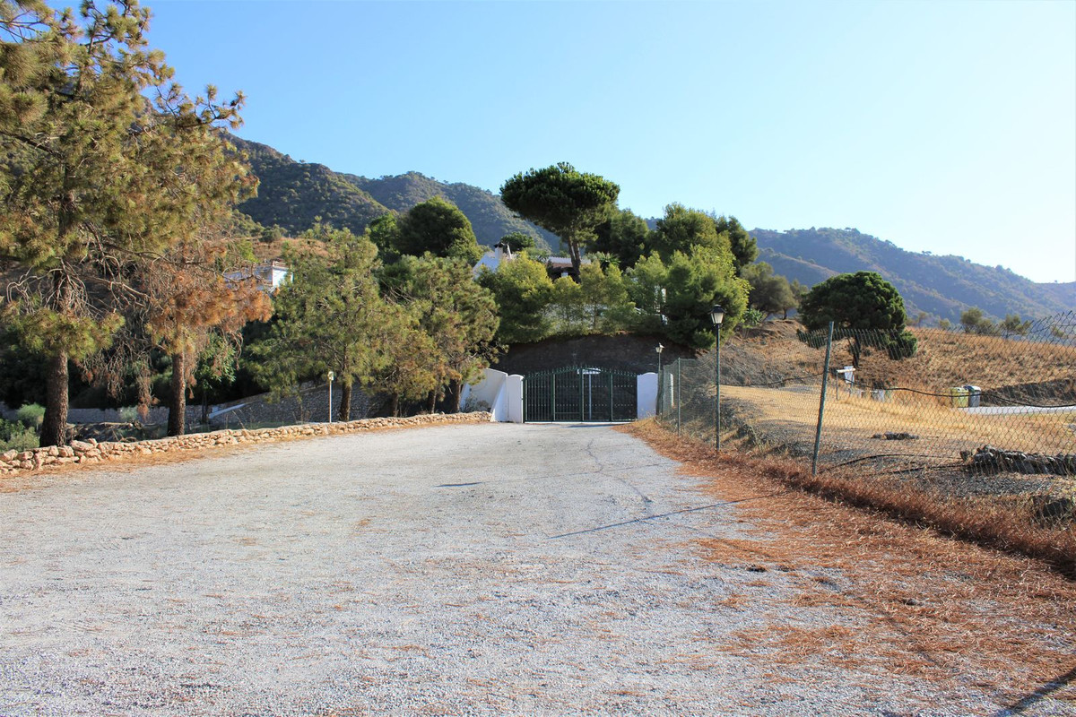 3 Bed Townhouse for sale in Frigiliana Costa Del Sol East, Málaga, Spain