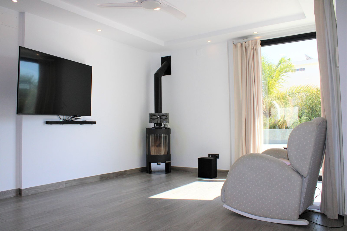 6 Bed Townhouse for sale in Nerja Costa Del Sol East, Málaga, Spain