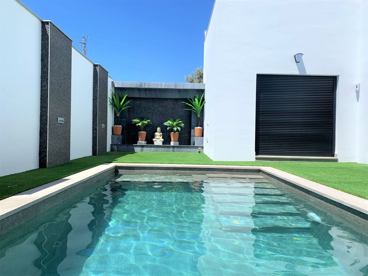 6 Bed Townhouse for sale in Nerja Costa Del Sol East, Málaga, Spain