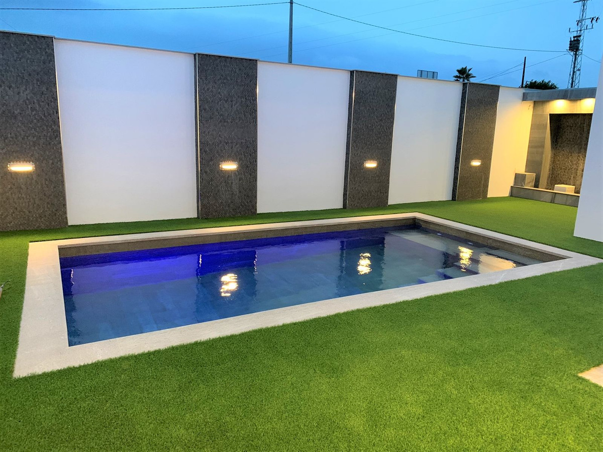 6 Bed Townhouse for sale in Nerja Costa Del Sol East, Málaga, Spain