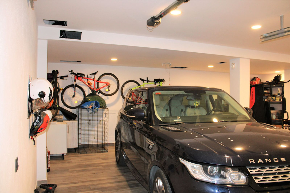 6 Bed Townhouse for sale in Nerja Costa Del Sol East, Málaga, Spain