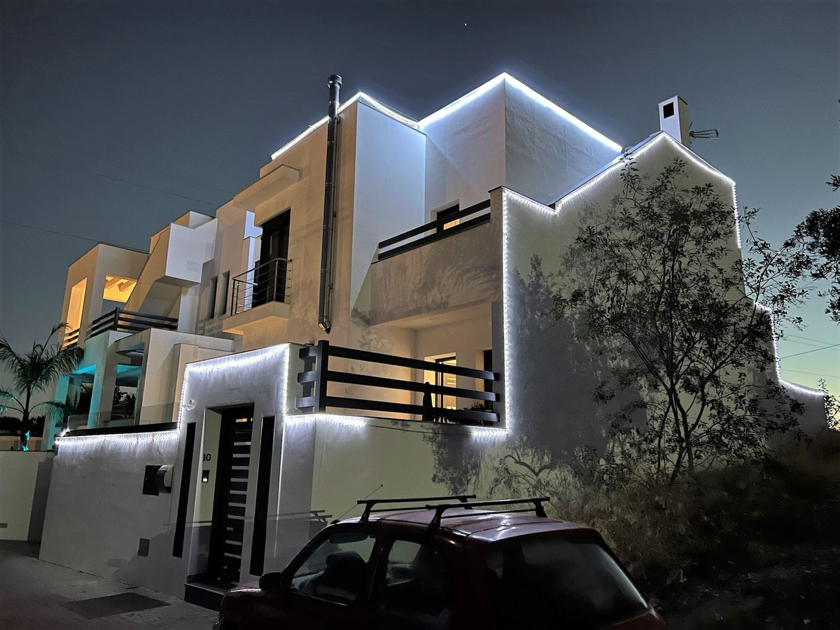 6 Bed Townhouse for sale in Nerja Costa Del Sol East, Málaga, Spain