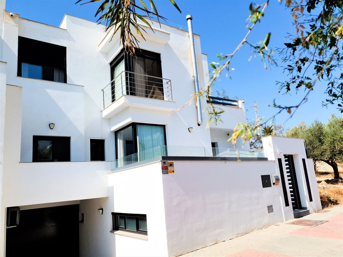 6 Bed Townhouse for sale in Nerja Costa Del Sol East, Málaga, Spain