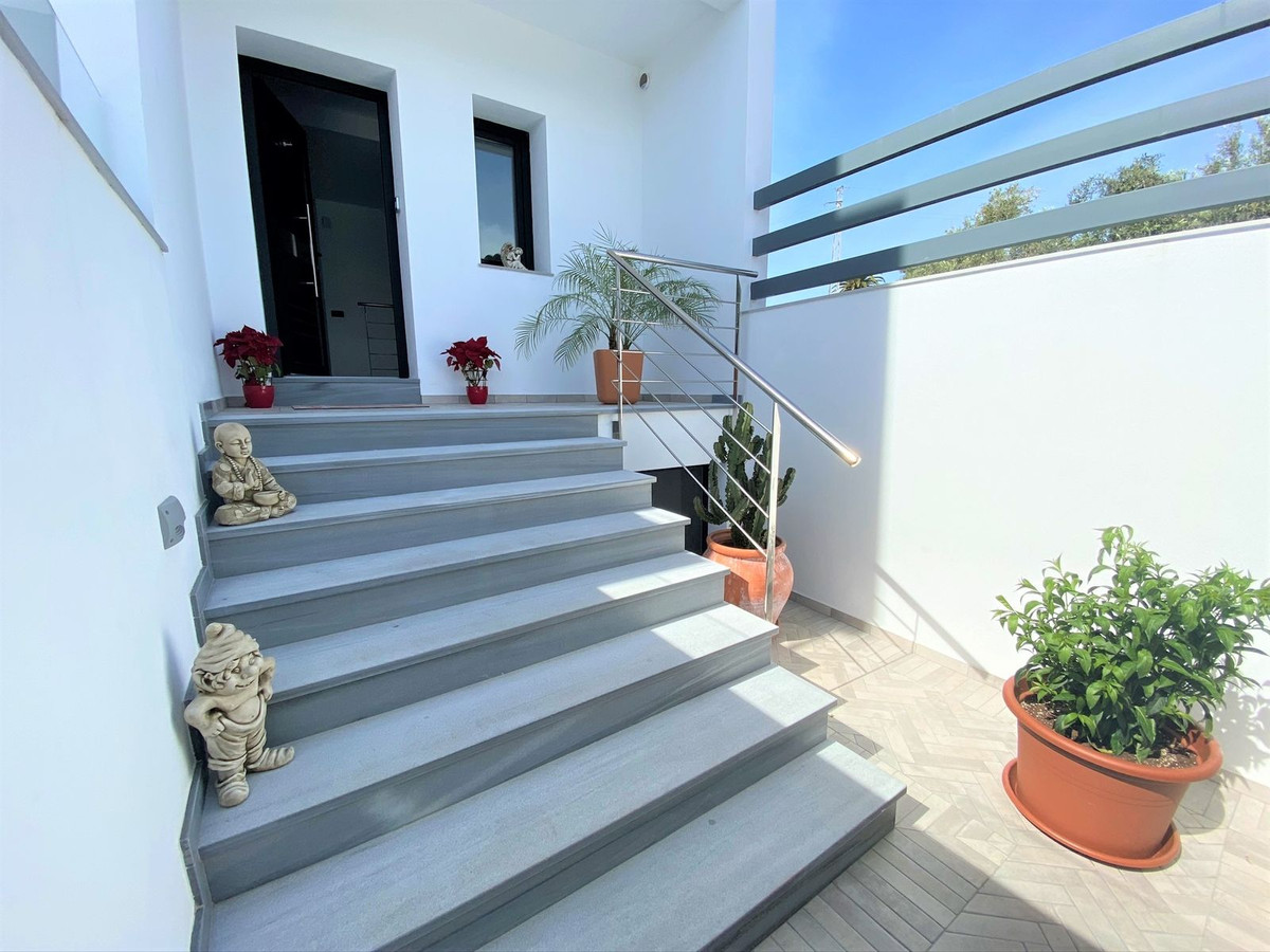 6 Bed Townhouse for sale in Nerja Costa Del Sol East, Málaga, Spain