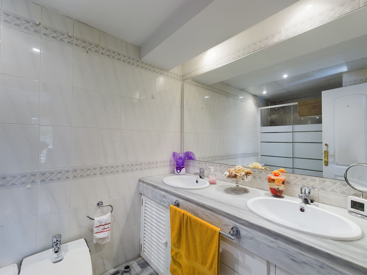 3 Bed Apartment for sale in Elviria Costa Del Sol, Málaga, Spain