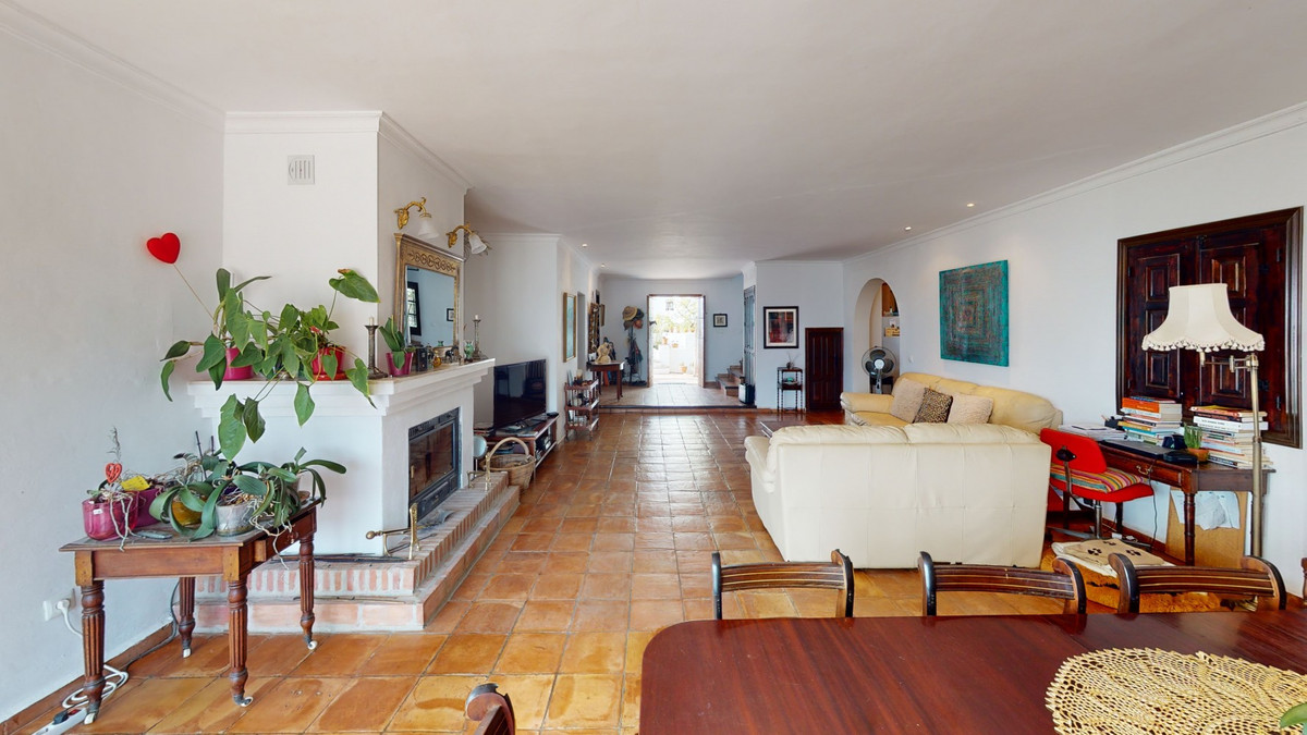 7 Bed Townhouse for sale in Torrox Costa Del Sol East, Málaga, Spain