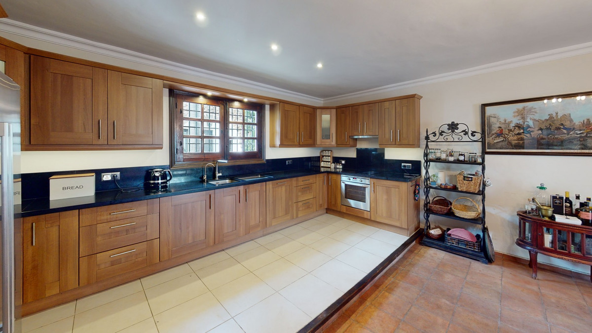 7 Bed Townhouse for sale in Torrox Costa Del Sol East, Málaga, Spain