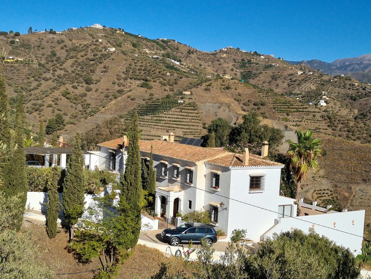 7 Bed Townhouse for sale in Torrox Costa Del Sol East, Málaga, Spain