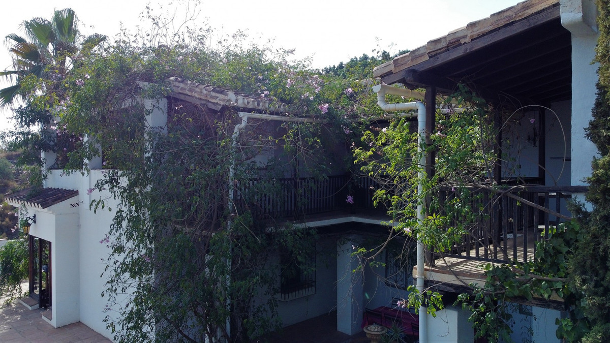 7 Bed Townhouse for sale in Torrox Costa Del Sol East, Málaga, Spain