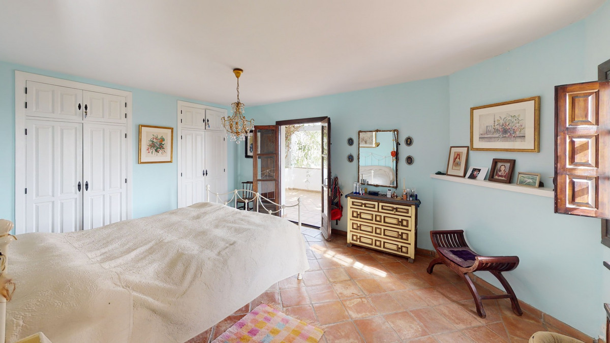 7 Bed Townhouse for sale in Torrox Costa Del Sol East, Málaga, Spain