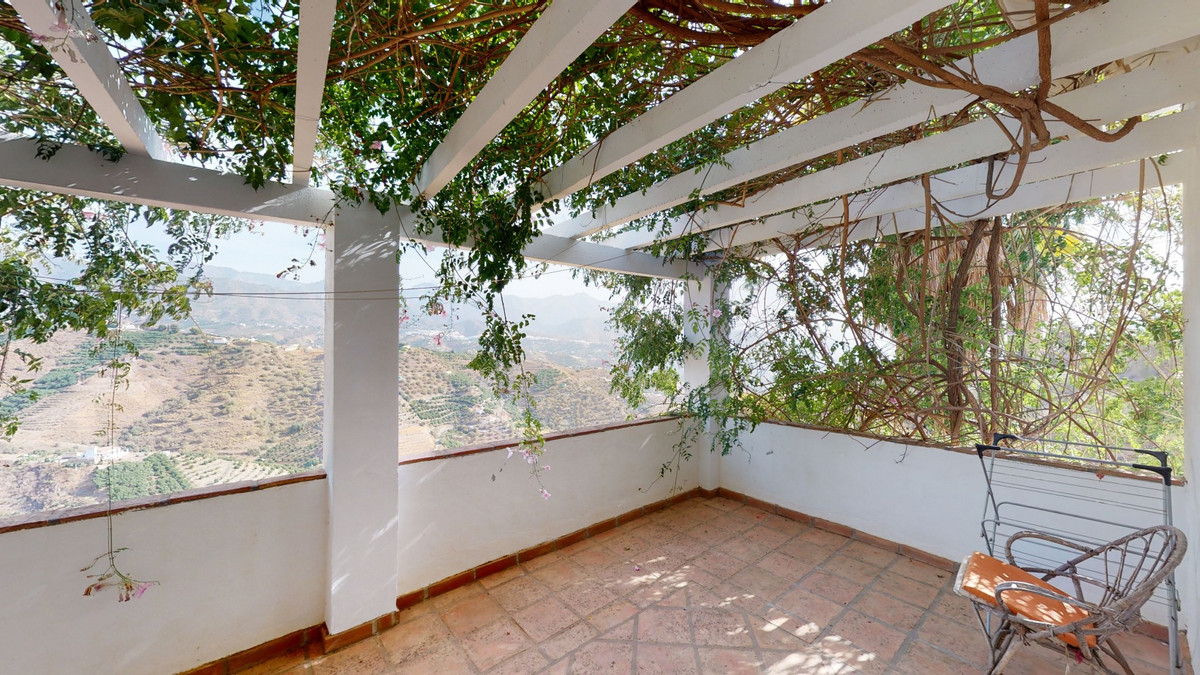 7 Bed Townhouse for sale in Torrox Costa Del Sol East, Málaga, Spain