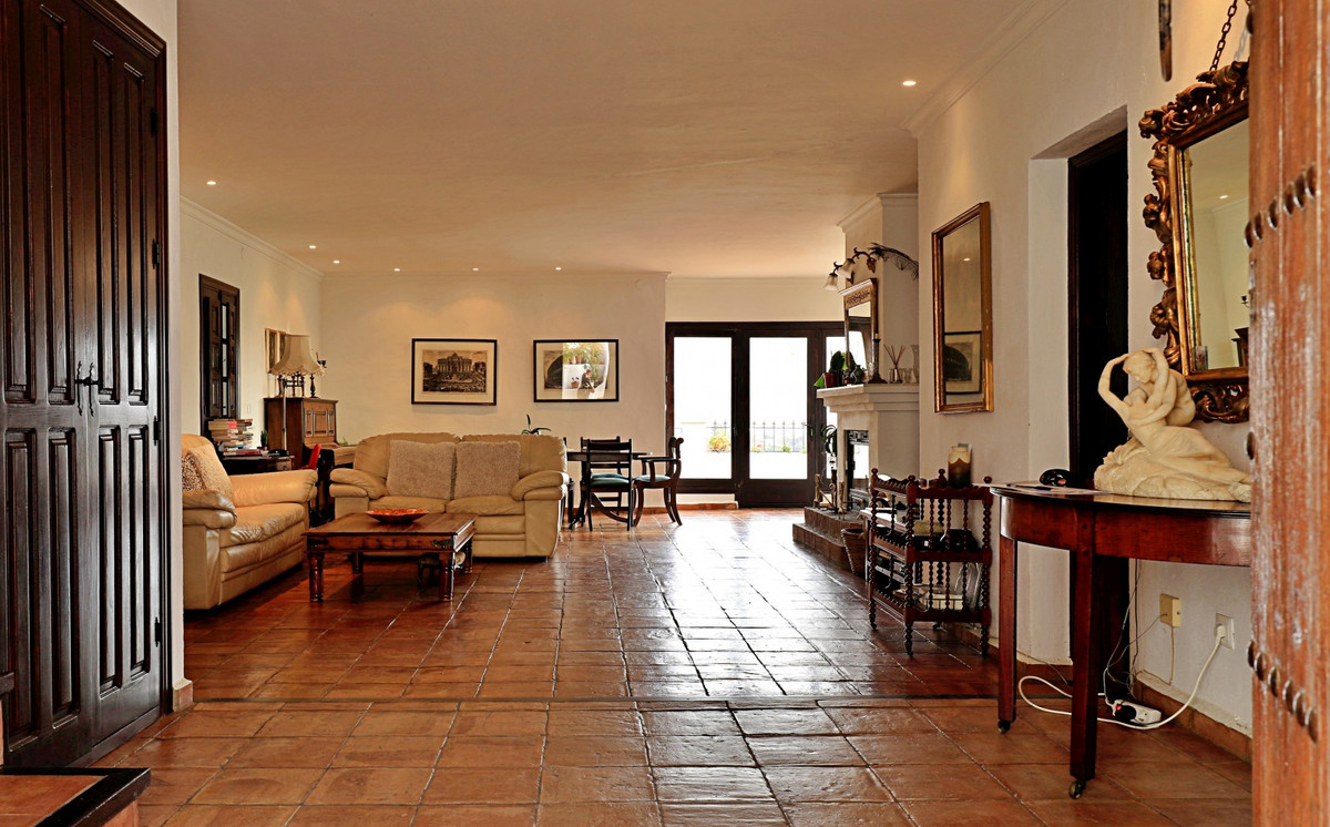 7 Bed Townhouse for sale in Torrox Costa Del Sol East, Málaga, Spain