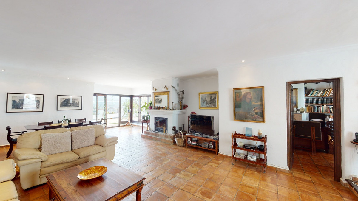 7 Bed Townhouse for sale in Torrox Costa Del Sol East, Málaga, Spain
