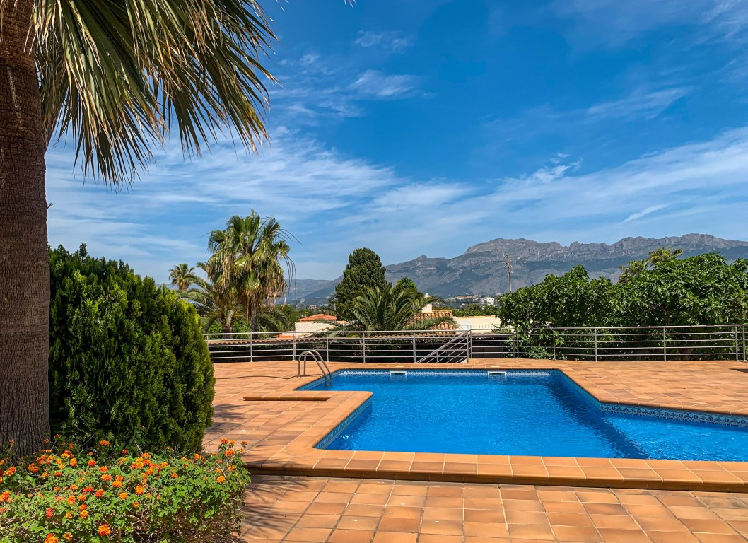 Se vende Villa - Chalet de 6 dormitorios en Costa Blanca, Alicante, España