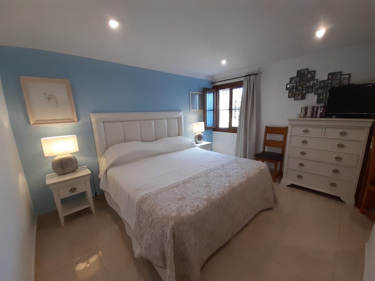 Se vende Cama y Desayuno de 5 dormitorios en Costa Del Sol East, Málaga, España