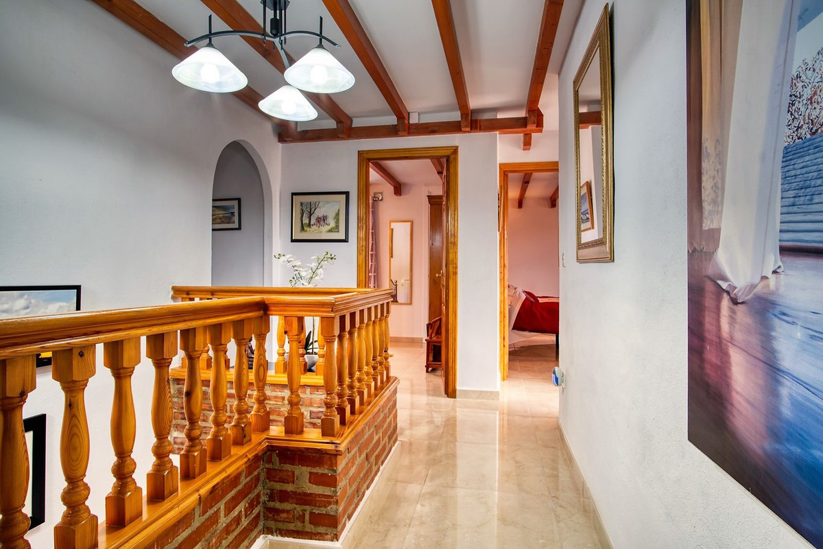 Se vende Cama y Desayuno de 5 dormitorios en Costa Del Sol East, Málaga, España