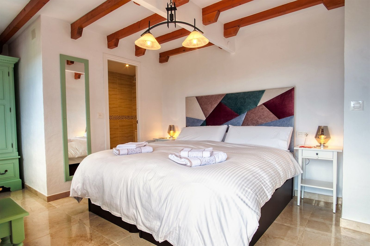 Se vende Cama y Desayuno de 5 dormitorios en Costa Del Sol East, Málaga, España