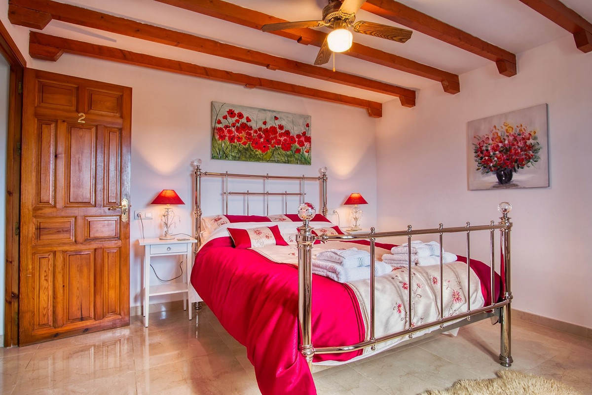 Se vende Cama y Desayuno de 5 dormitorios en Costa Del Sol East, Málaga, España