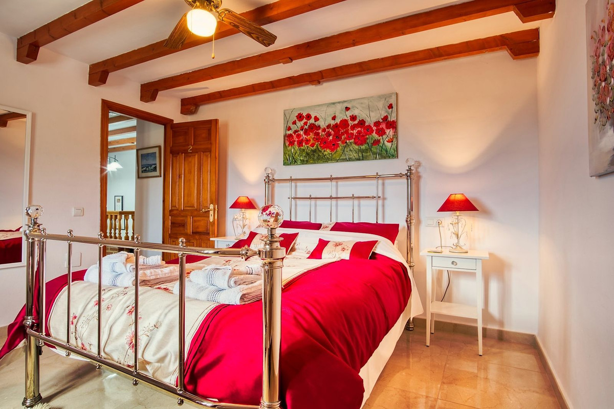 Se vende Cama y Desayuno de 5 dormitorios en Costa Del Sol East, Málaga, España