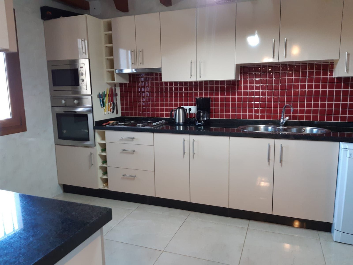 Se vende Cama y Desayuno de 5 dormitorios en Costa Del Sol East, Málaga, España