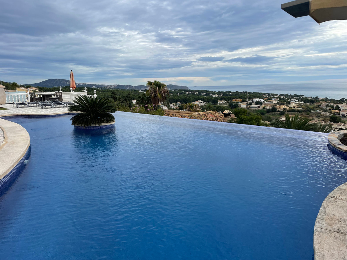 4 Bed Townhouse for sale in Calpe Costa Blanca, Alicante, Spain
