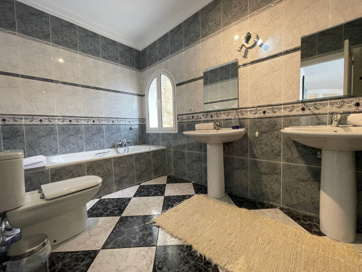 4 Bed Townhouse for sale in Calpe Costa Blanca, Alicante, Spain