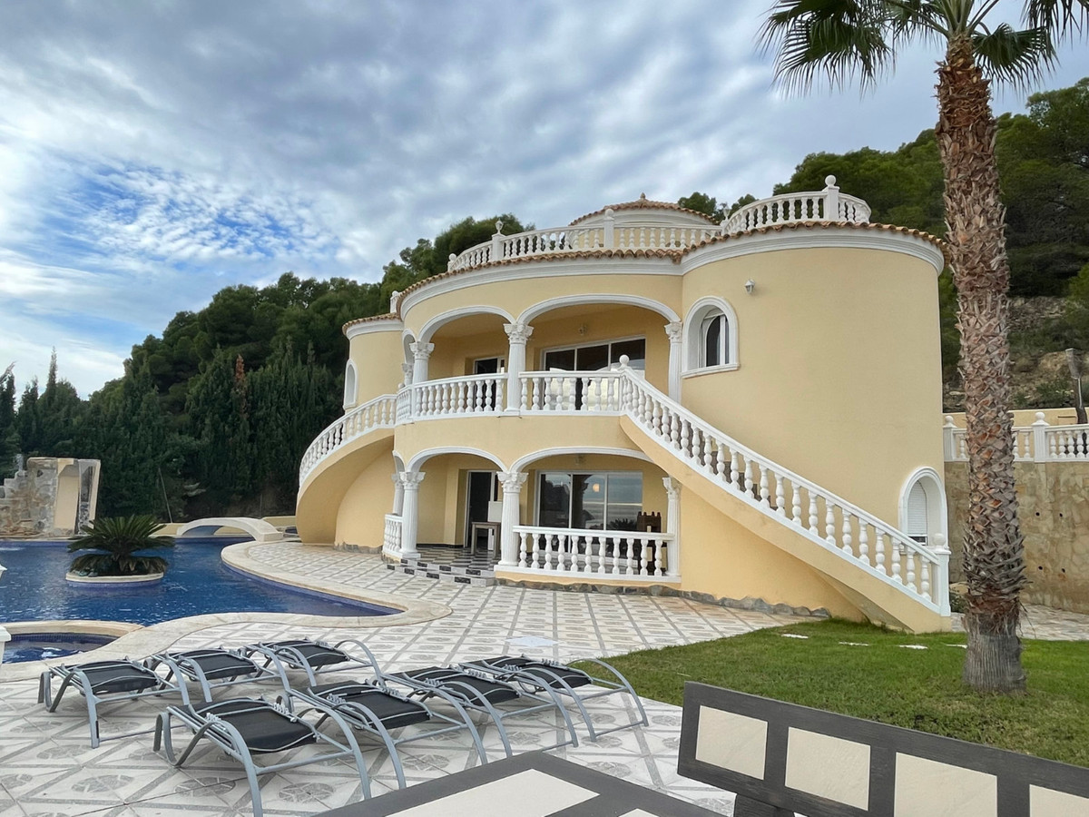 4 Bed Townhouse for sale in Calpe Costa Blanca, Alicante, Spain