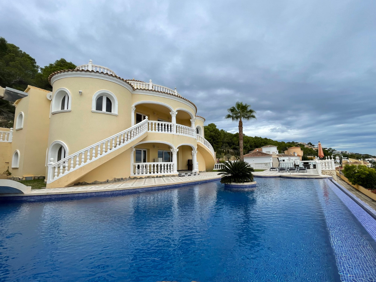 4 Bed Townhouse for sale in Calpe Costa Blanca, Alicante, Spain