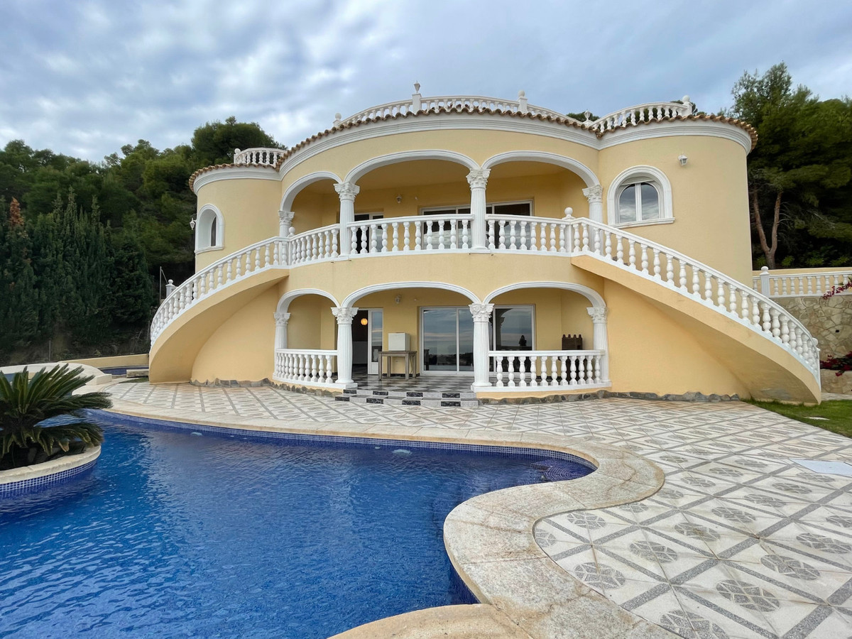 4 Bed Townhouse for sale in Calpe Costa Blanca, Alicante, Spain