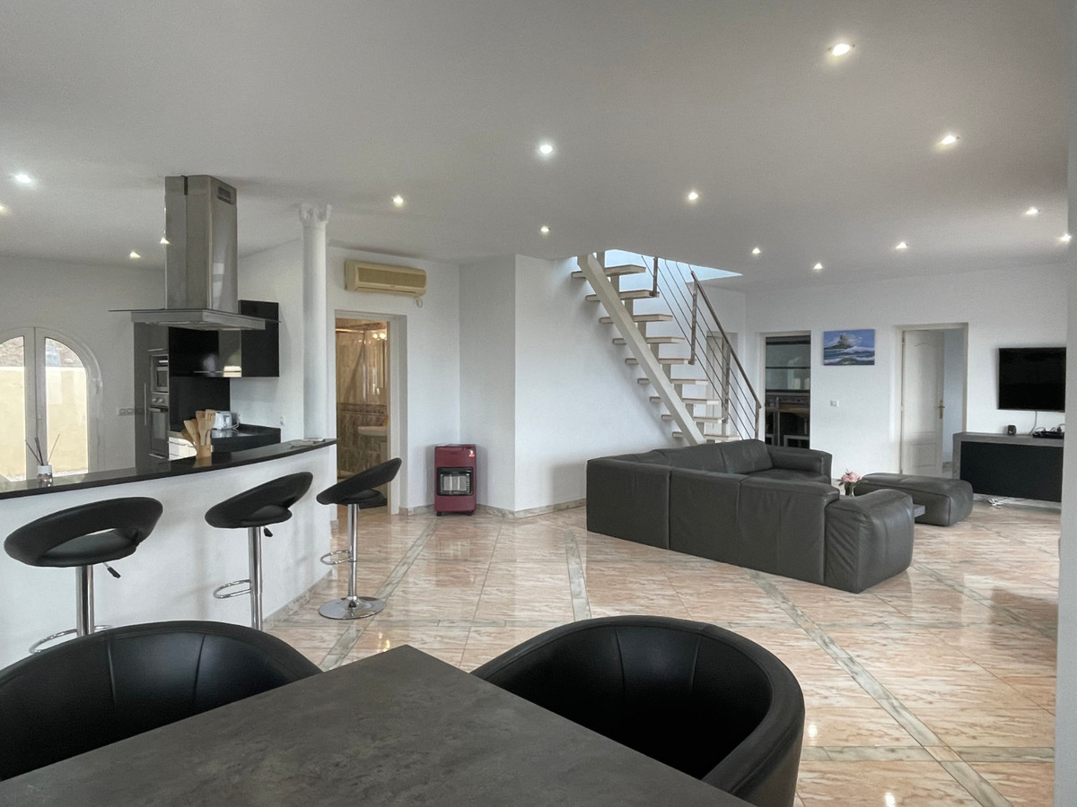 4 Bed Townhouse for sale in Calpe Costa Blanca, Alicante, Spain