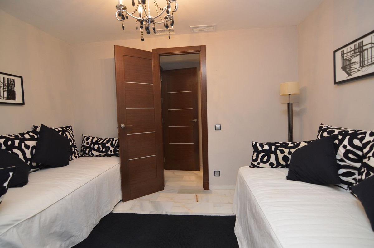 Se vende Apartamento Planta Media de 3 dormitorios en Costa Del Sol, Málaga, España