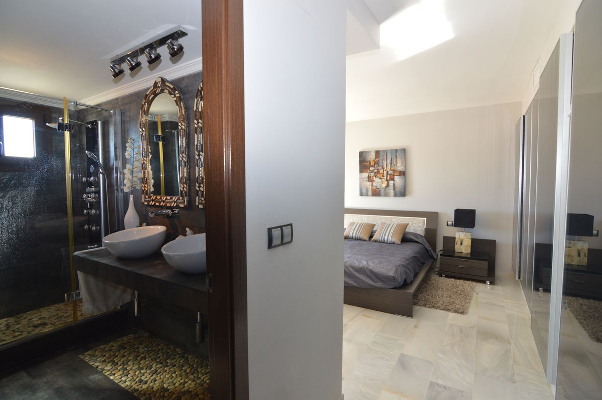Se vende Apartamento Planta Media de 3 dormitorios en Costa Del Sol, Málaga, España