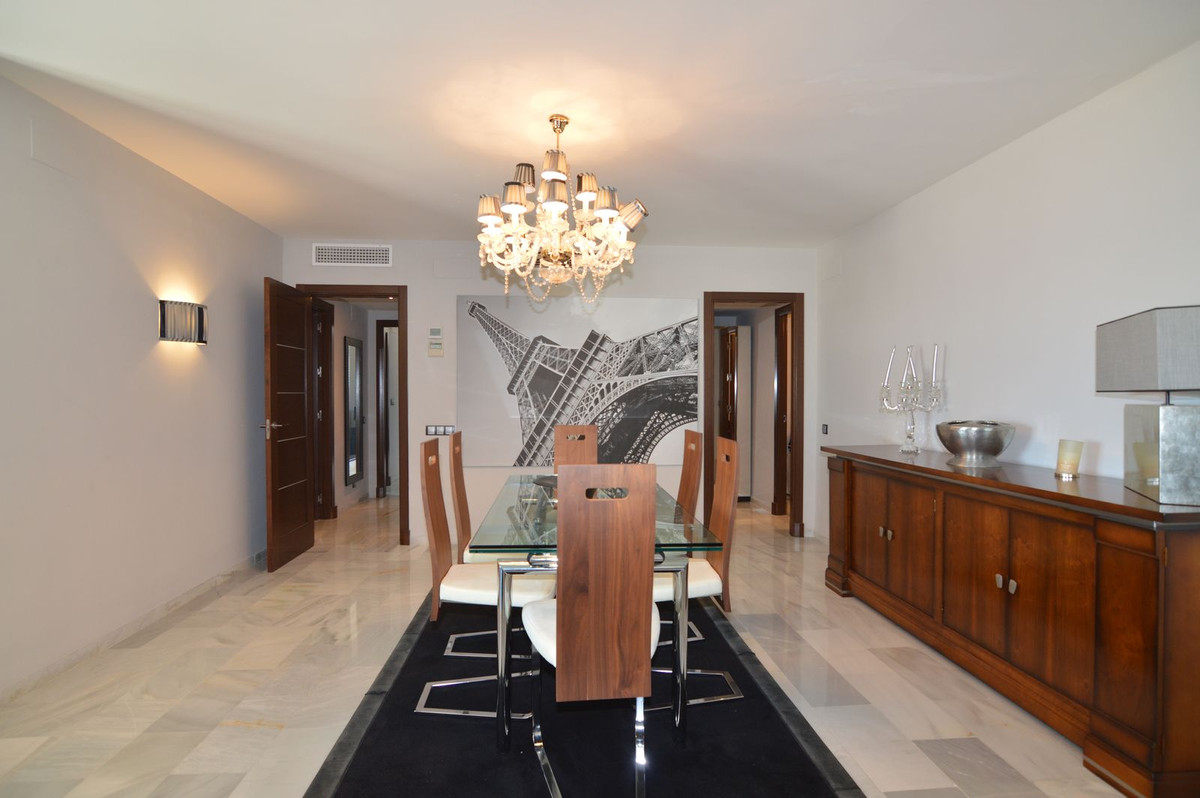 Se vende Apartamento Planta Media de 3 dormitorios en Costa Del Sol, Málaga, España
