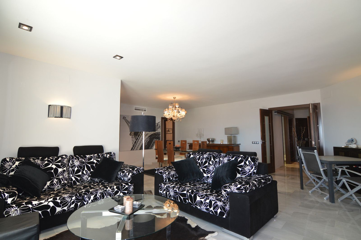 Se vende Apartamento Planta Media de 3 dormitorios en Costa Del Sol, Málaga, España