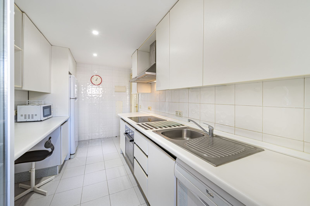 2 Bed Apartment for sale in Puerto Banús Costa Del Sol, Málaga, Spain