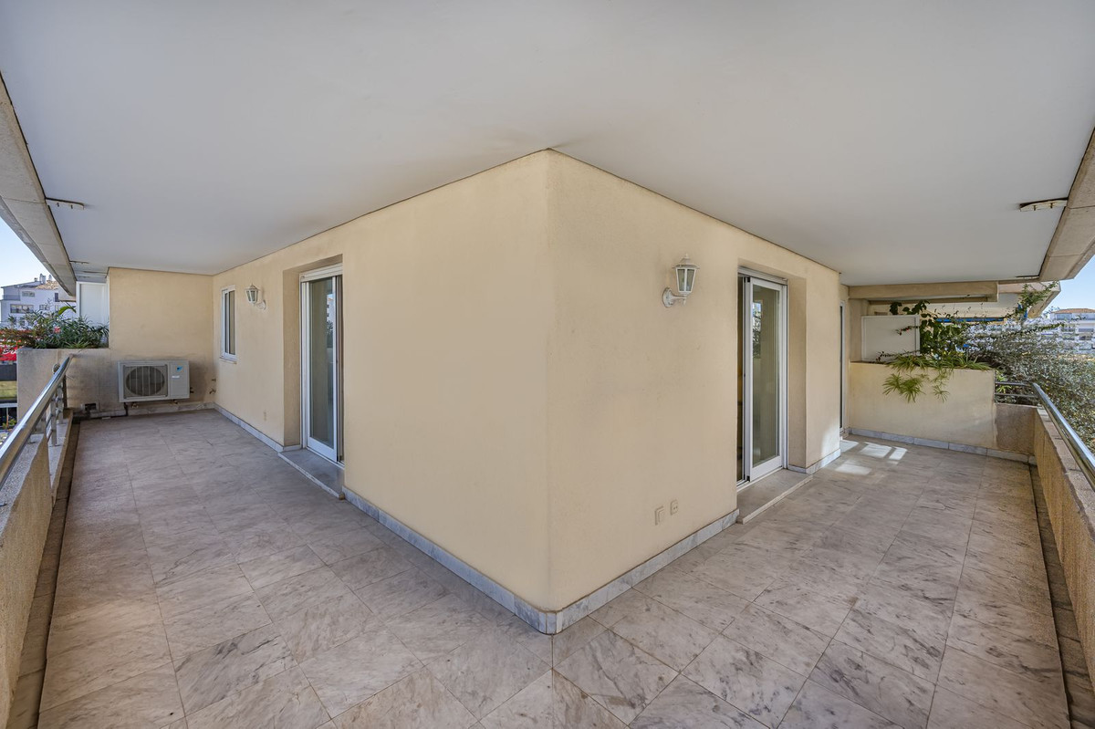 2 Bed Apartment for sale in Puerto Banús Costa Del Sol, Málaga, Spain