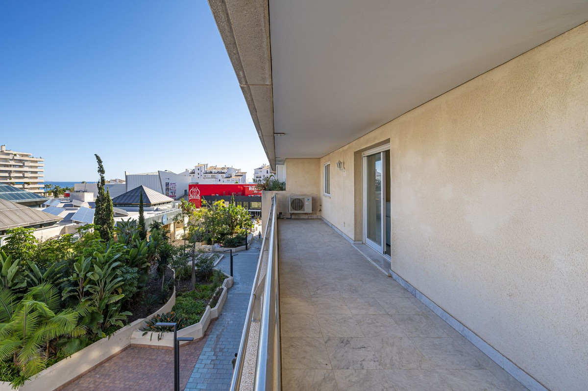 2 Bed Apartment for sale in Puerto Banús Costa Del Sol, Málaga, Spain