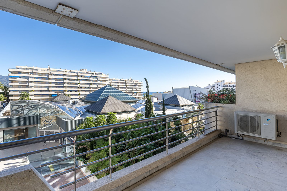 2 Bed Apartment for sale in Puerto Banús Costa Del Sol, Málaga, Spain