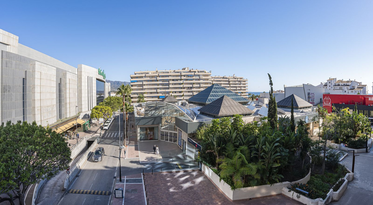 2 Bed Apartment for sale in Puerto Banús Costa Del Sol, Málaga, Spain