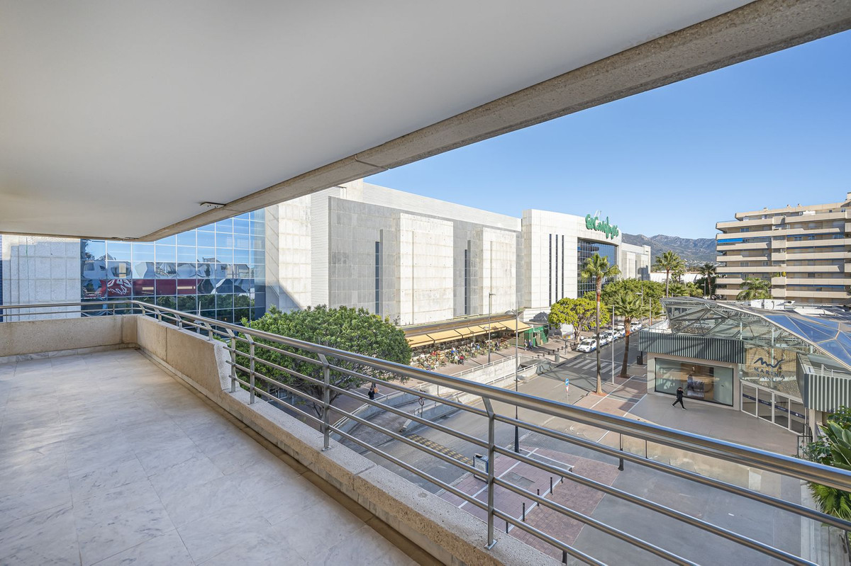 2 Bed Apartment for sale in Puerto Banús Costa Del Sol, Málaga, Spain