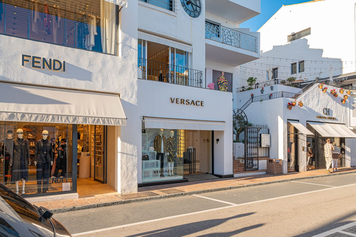 2 Bed Apartment for sale in Puerto Banús Costa Del Sol, Málaga, Spain